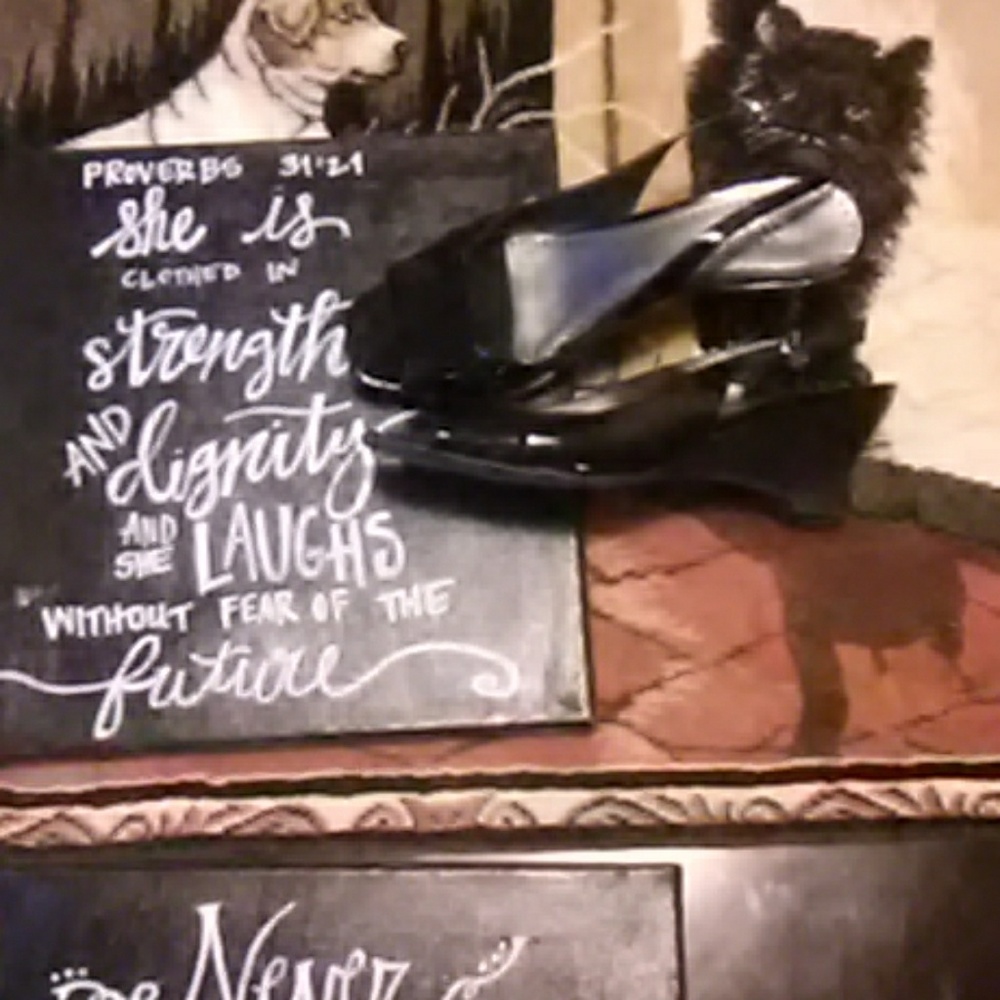 Shoes - Picture 2 of 5